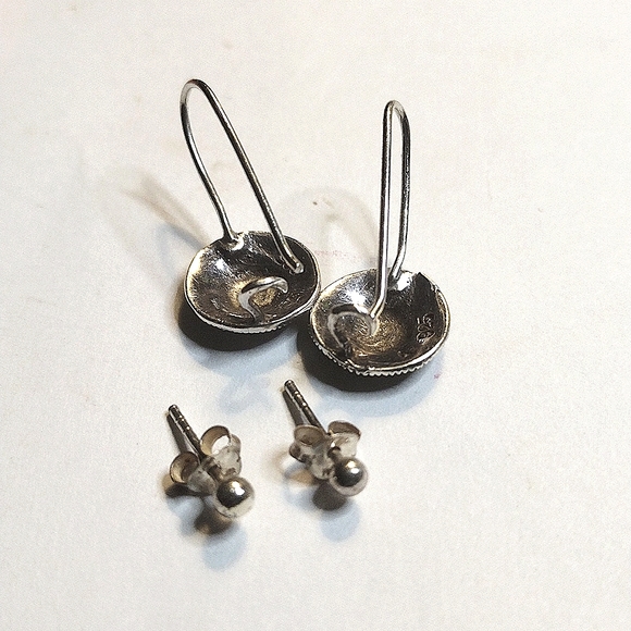 2 PAIRS OF MARCASITE & STERLING EARRINGS 1" LONG & TINY BUTTON - Picture 4 of 4